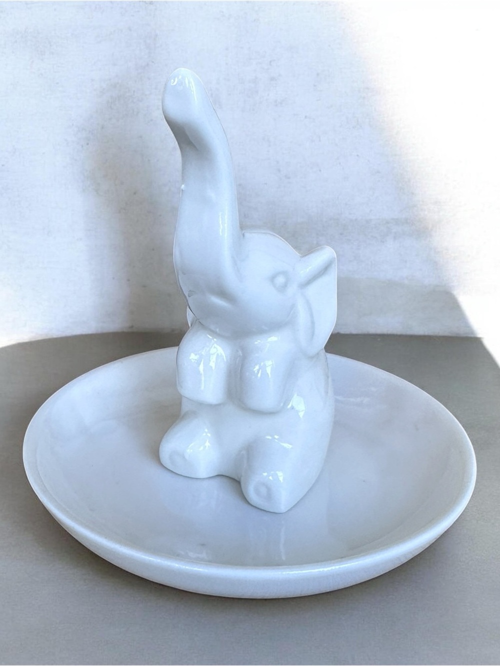 Glossy White Elephant Trinket/Ring Dish - Picture 2 of 2